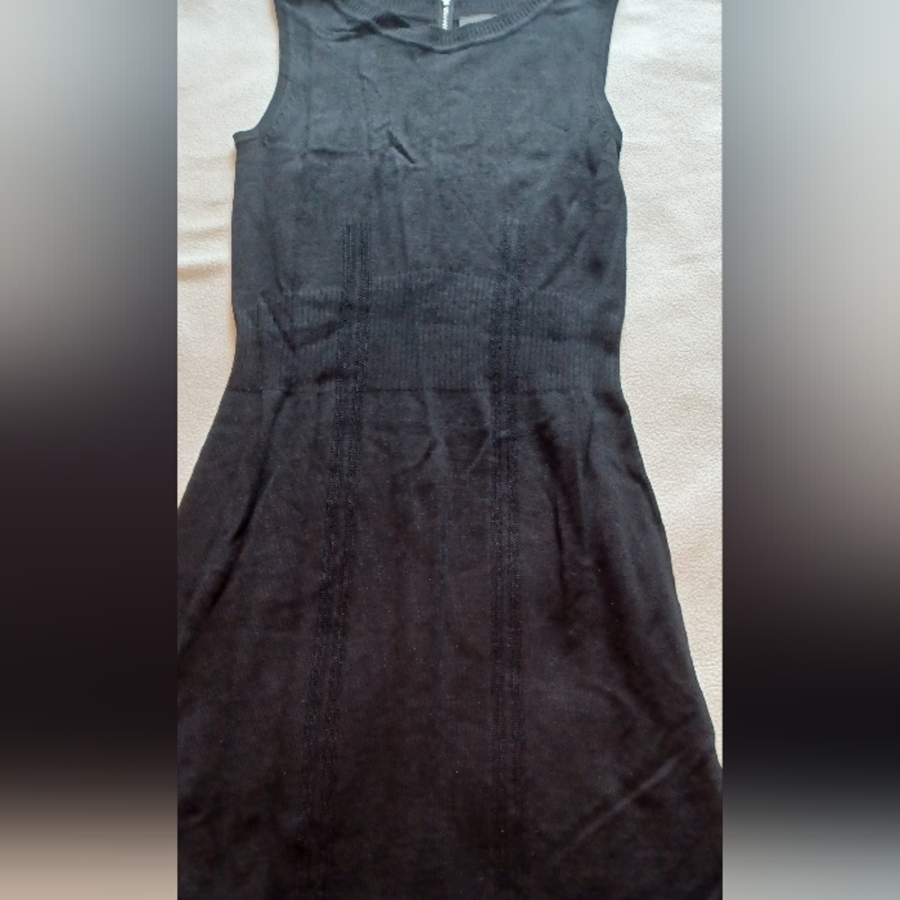 Black sleeveless lightweight sweater dress (NEW)
